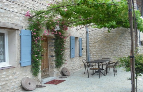 Bras-d'Asse Cottage | GITE ENTIEREMENT RESTAURE A LANCIENNE DANS PETIT VILLAGE PROVENCAL