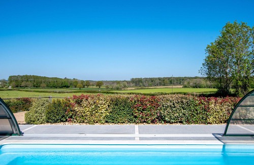 Mervent Cottage | Gîte for 12 people, classified 4 **** with heated and covered swimming pool