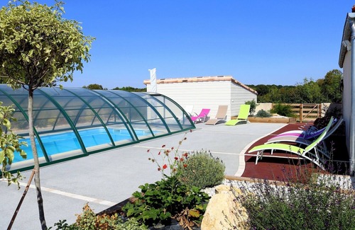 Mervent Cottage | Gîte for 12 people, classified 4 **** with heated and covered swimming pool
