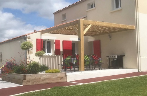 Mervent Cottage | Gîte for 12 people, classified 4 **** with heated and covered swimming pool