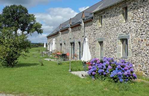 Mur-de-Bretagne Maison | GITE ETAPE LE S REINETTES GUERLEDAN 14 personnes