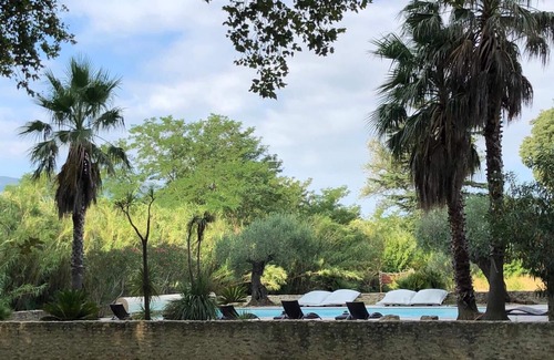 Saint-Genis Cottage | Gîte Massane piscine partagée & terrasse privée