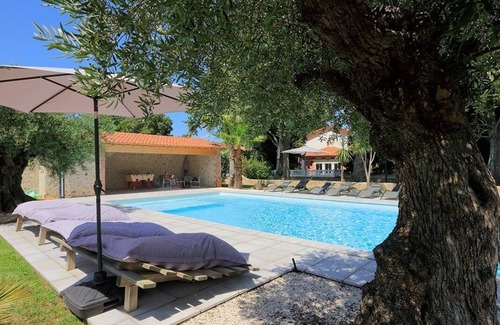 Saint-Genis Cottage | Gîte Massane piscine partagée & terrasse privée