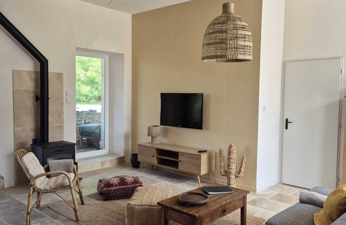 Saint-Sulpice-d'Excideuil Maison | Gîte La grange is a converted barn with all modern comforts.