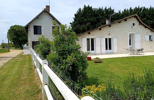 Sainte-Gemme-en-Sancerrois Cottage | ---- Gîte des Moineaux au milieu des vignes (Bienvenue aux Animaux de compagnie)