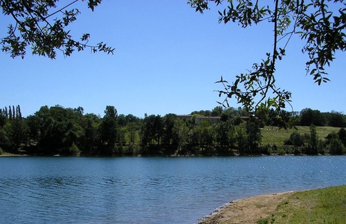 Tanus Maison | Gite Helen située à la frontière du Tarn / Aveyron, avec piscine