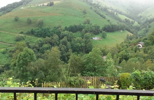 Germs-sur-l'Oussouet Maison | Gîte dans un petit village de montagne montagne situé plein sud.