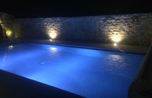 Tarascon Cottage | Gîte en Provence pour un couple, tout équipé, avec piscine et grand jardin.