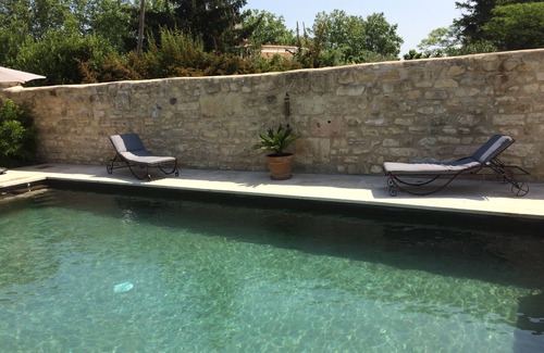 Tarascon Cottage | Gîte en Provence pour un couple, tout équipé, avec piscine et grand jardin.