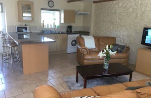 Plurien Cottage | Gite in rural area with a short walk to the 🏖 beach