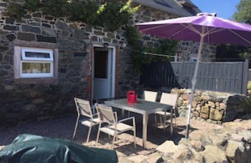 Plurien Cottage | Gite in rural area with a short walk to the 🏖 beach