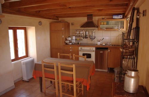 Viscomtat Cottage | Gîte au cœur de la forêt, avec piscine et très belle vue !