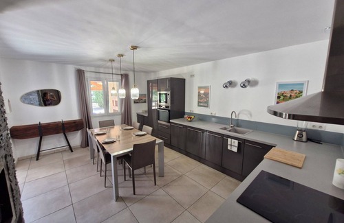 Aureille Maison | Gite au coeur des Alpilles - lemasdeslauriers@gmail.com