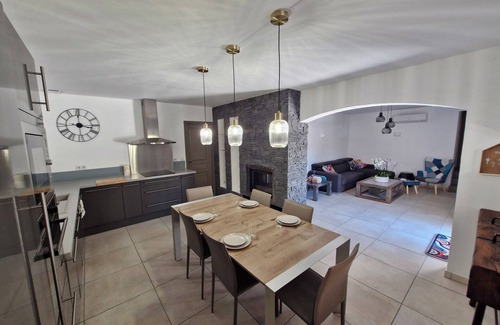 Aureille Maison | Gite au coeur des Alpilles - lemasdeslauriers@gmail.com