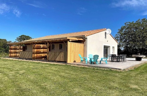 Le Bourdet Maison | Gîte dans le Marais Poitevin pour 8 personnes, 4 chambres avec sdb privative