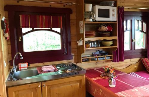 Outines Maison | Gite Insolite "La Roulotte des Elfes", Au Milieu de Nulle Part