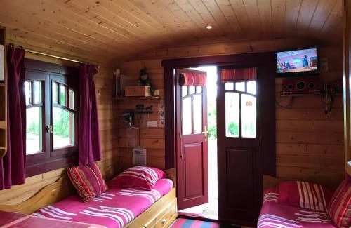 Outines Maison | Gite Insolite "La Roulotte des Elfes", Au Milieu de Nulle Part