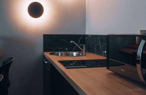 Mellecey Appartement | GITE JACUZZI-PISCINE - INSOLITE MIROIR PLAFOND