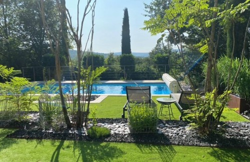 Mellecey Appartement | GITE JACUZZI-PISCINE - INSOLITE MIROIR PLAFOND