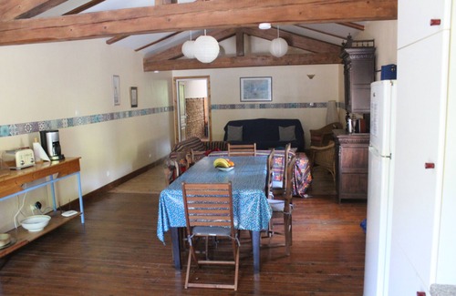 Saverdun Appartement | Gîte Jardin - gîte spacieux en pleine nature avec piscine chauffée