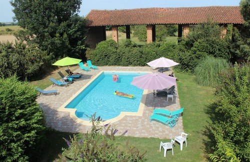 Saverdun Appartement | Gîte Jardin - gîte spacieux en pleine nature avec piscine chauffée