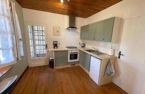 Saint-Martial-Viveyrol Maison | Gite Jeanroy a Cheerful 2 Bedroom Rural Gite