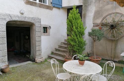 Saint-Hilaire Maison | Gite Joséphine dans une tour médiévale - Carcassonne