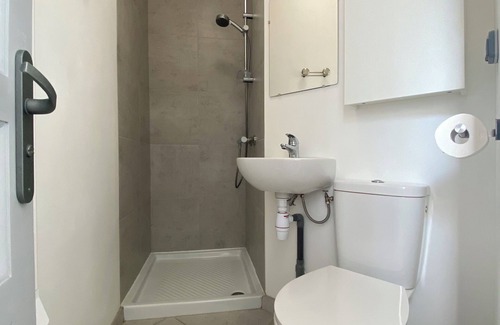 Ansouis Appartement | Gîte L'Abiho, in the heart of one of France's most beautiful villages, facing the Luberon.