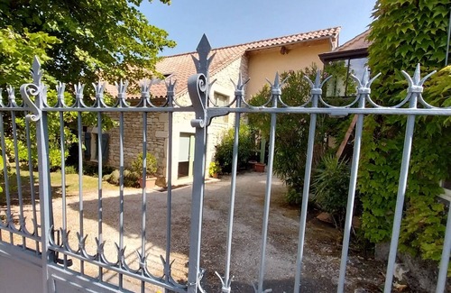 Labastide-Marnhac Maison | Gite l'Estable: old stable restored into a refined gite 10 km from Cahors.