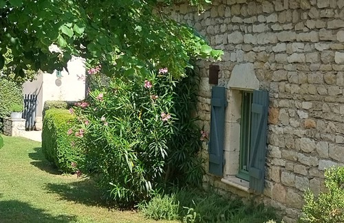 Labastide-Marnhac Maison | Gite l'Estable: old stable restored into a refined gite 10 km from Cahors.