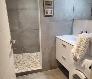 Villemoirieu Appartement | Gite La Buissonnière 2
