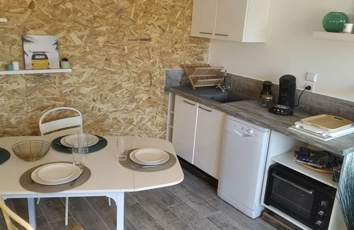 Pont-Saint-Esprit Maison | Gite "La Câlebelle" avec Jacuzzi, terrasse en bois à proximité de l'Ardèche.