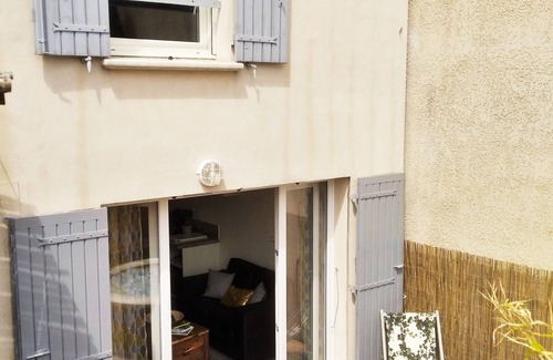Pont-Saint-Esprit Maison | Gite "La Câlebelle" avec Jacuzzi, terrasse en bois à proximité de l'Ardèche.