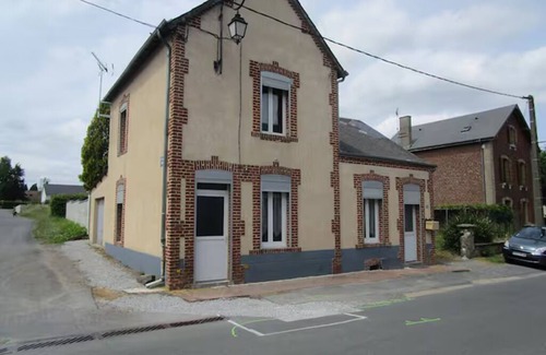 Bourg-Fidele Maison | Gîte La Demoiselle, maison au cœur du village. Animaux de compagnie acceptés !