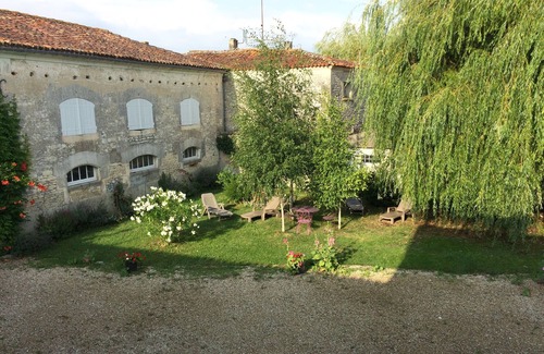 Gensac-la-Pallue Maison | GITE LA FERME FORTIN