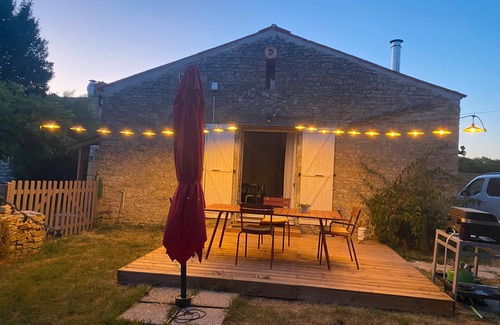 Chaille-les-Marais Maison | Gîte 'La Grange Hulotte' with Private Terrace, Shared Garden and Wi-Fi