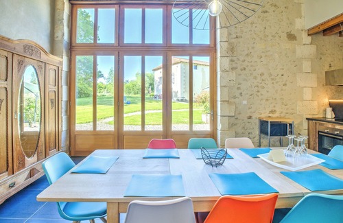 Chassaignes Maison | 'Gîte La Grange' avec piscine partagée, terrasse privée et Wi-Fi