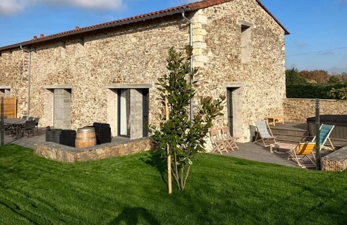 La Haie-Fouassiere Maison | Gite La Haie-Fouassière, 4 bedrooms, 8 persons