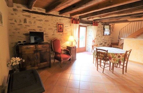 Lapeyrugue Cottage | Gite Lapeyrugue, 2 bedrooms, 4 persons