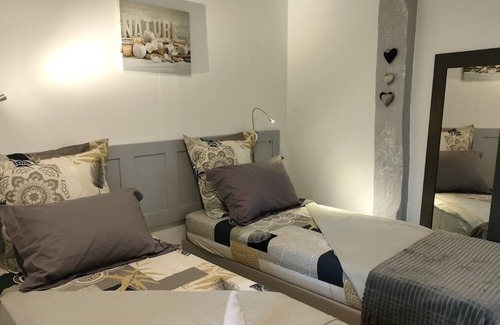 Lias-d'Armagnac Appartement | Gîte Lavande, 4 personnes, piscine, table d’hôtes en campagne gersoise