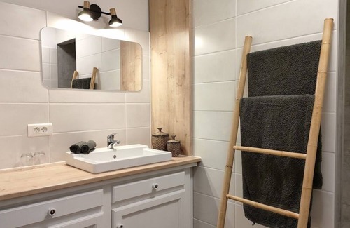Lias-d'Armagnac Appartement | Gîte Lavande, 4 personnes, piscine, table d’hôtes en campagne gersoise