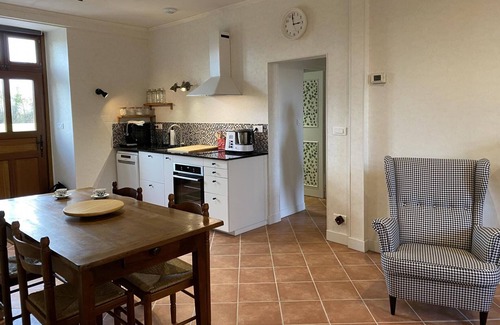 Lavault-Sainte-Anne Cottage | Gite Lavault-Sainte-Anne, 2 bedrooms, 4 persons
