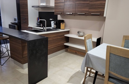 Le Breuil Appartement | Gîte Le Creusot-Bourgogne avec Piscine - RDC accessible PMR