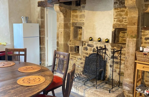 Vindefontaine Maison | Gite Le Cygne. Recently converted dependance in quiet village