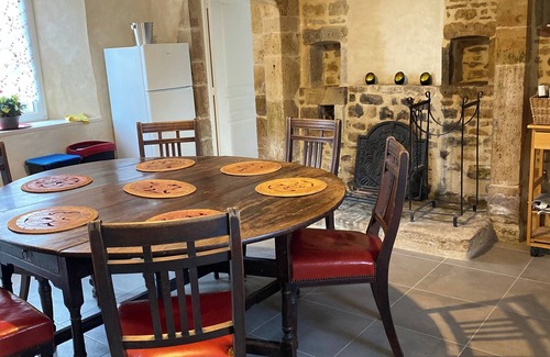Vindefontaine Maison | Gite Le Cygne. Recently converted dependance in quiet village
