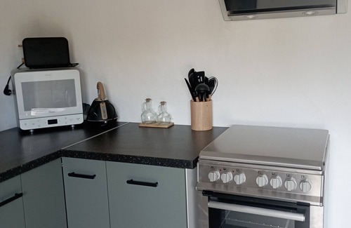 Saint-Saturnin-les-Apt Maison | Gite le petit colibri provençal cottage by the pool
