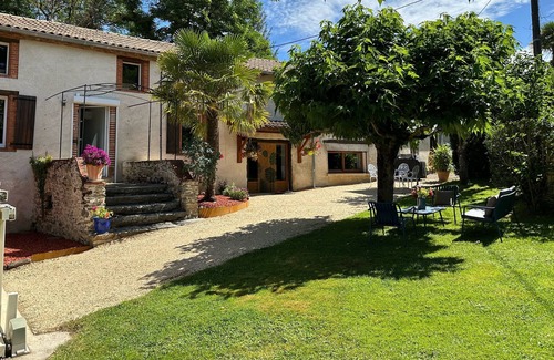 Almayrac Maison | GITE LE RUISSEAU DU BEJEAN avec piscine et parc arboré