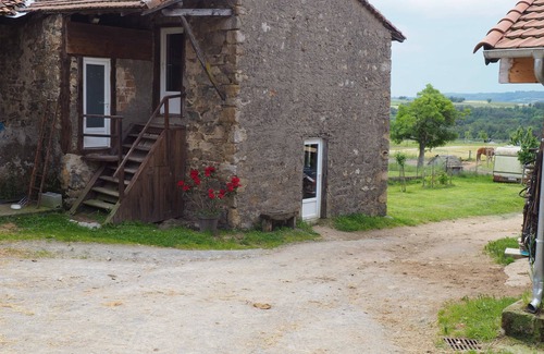 Souternon Cottage | Gîte 'Lieu De Stages' avec Vue sur la Montagne, Terrasse et Jardin Partagés