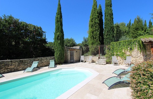 Cabrieres-d'Avignon Appartement | Gite Lou Bancaou classified 2 * in stone property in the village center
