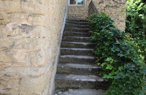 Cabrieres-d'Avignon Appartement | Gite Lou Bancaou classified 2 * in stone property in the village center